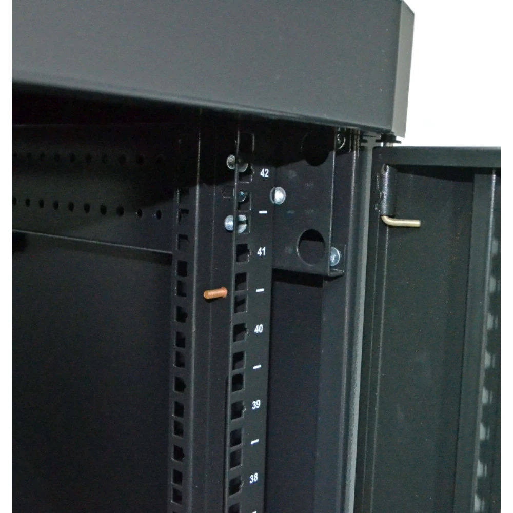 Шафа 19&rdquo; 42U, 610х865 мм (Ш*Г), посилена, перфоровані двері (66%), чорна UA-MGSE4268MPB